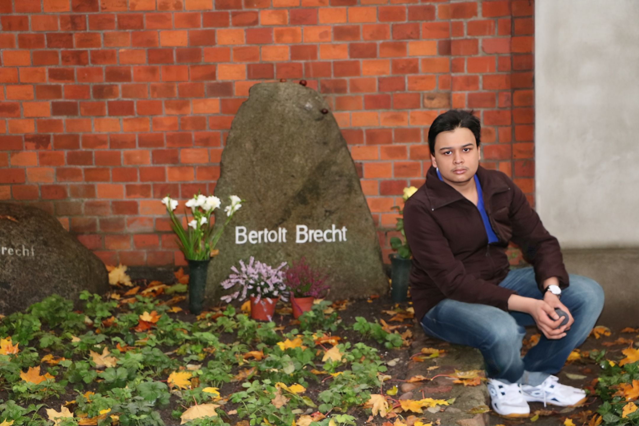 >Abhigyan Guha in Bertolt Brecht's Grave, Dorotheenstadt Cemetery, Berlin.
